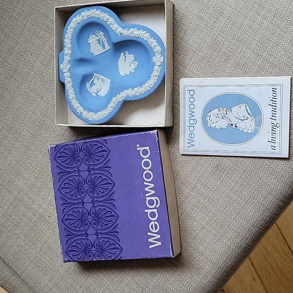 Wedgwood dish - Picture 2 of 3